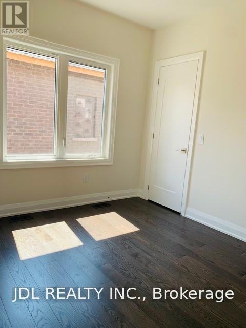 COACH HOUSE - 26 CALLISTO LANE, Richmond Hill (Observatory) — photo 9