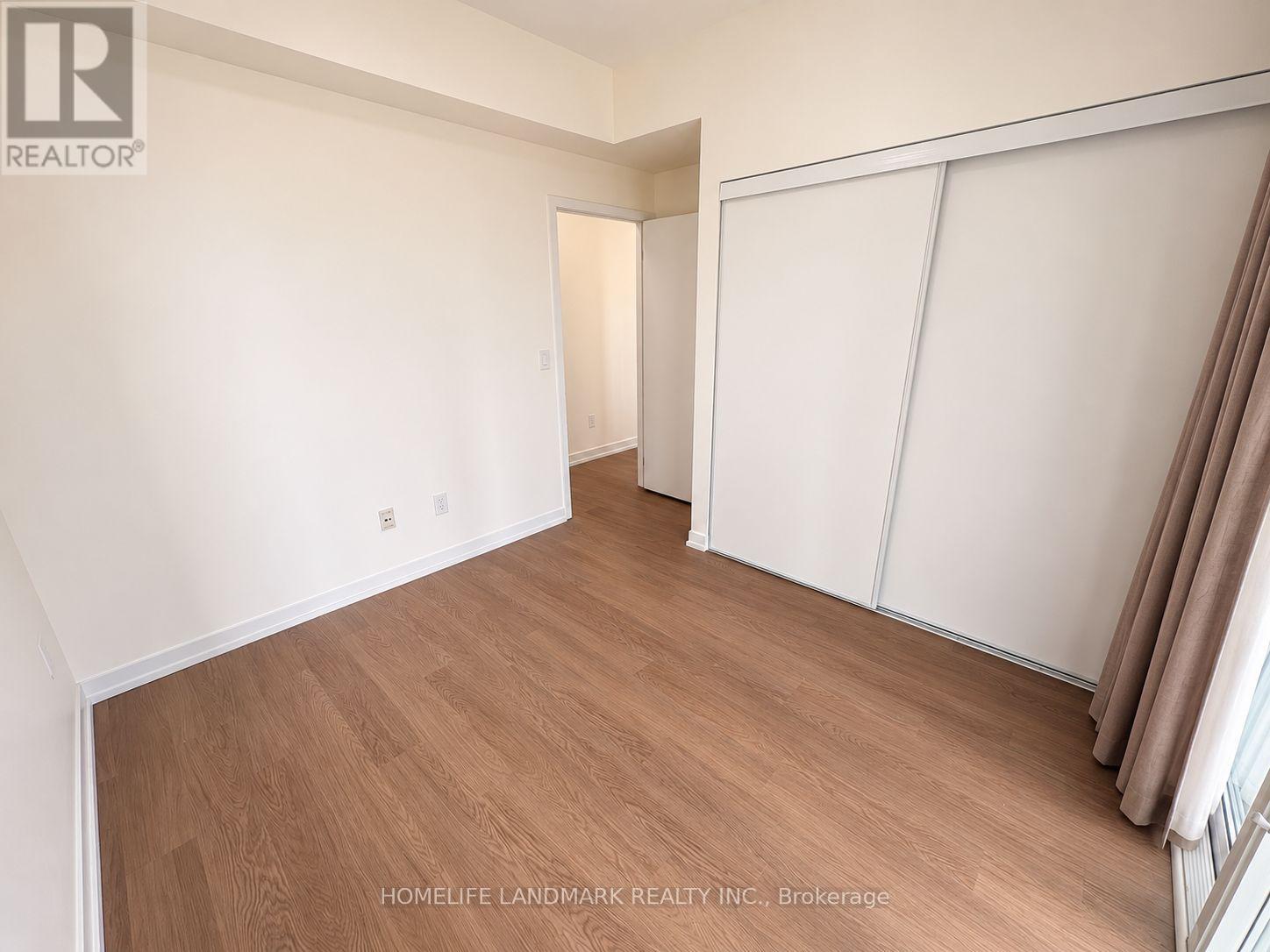 #805 360 SQUARE ONE DRIVE - Image 15