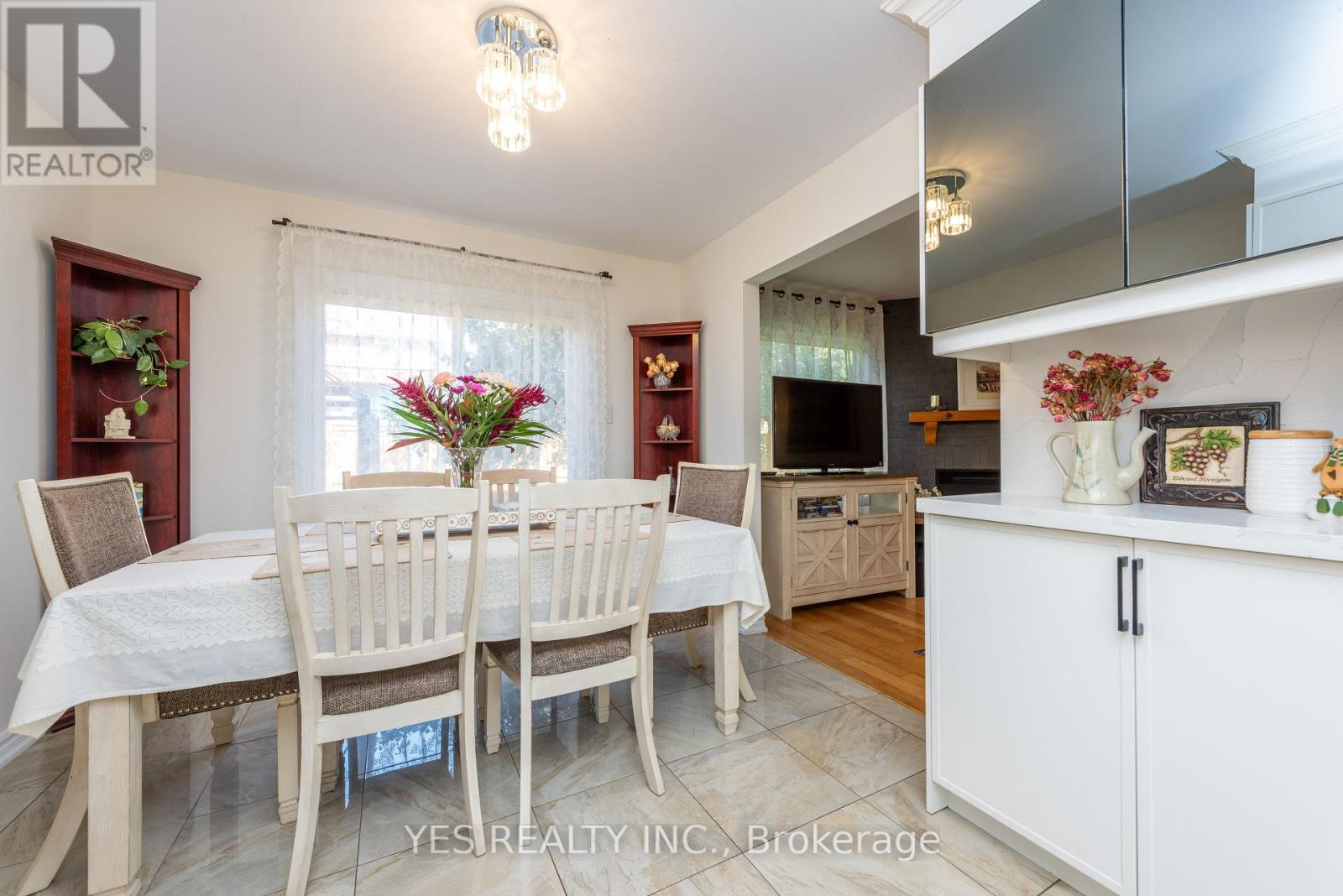 7 COLCHESTER AVENUE - 12