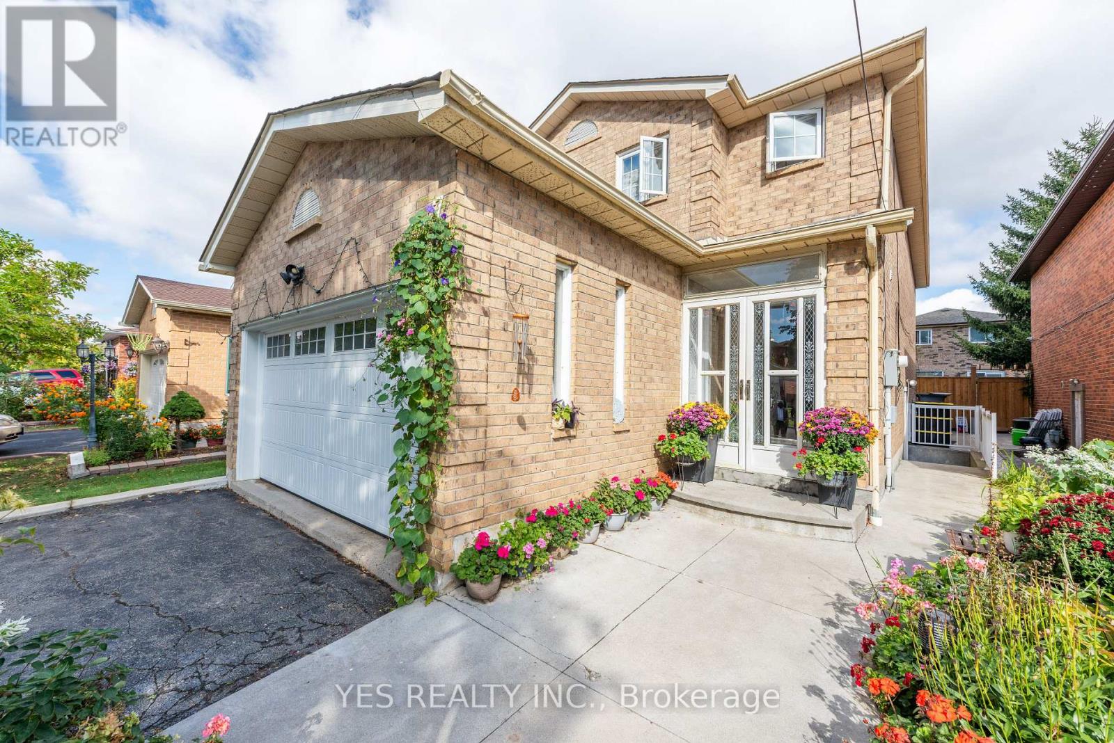 7 COLCHESTER AVENUE, Brampton (Heart Lake West) — photo 2