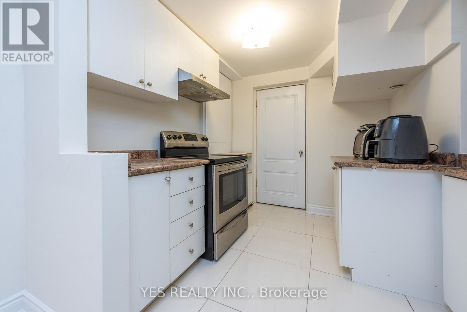 7 COLCHESTER AVENUE - 34