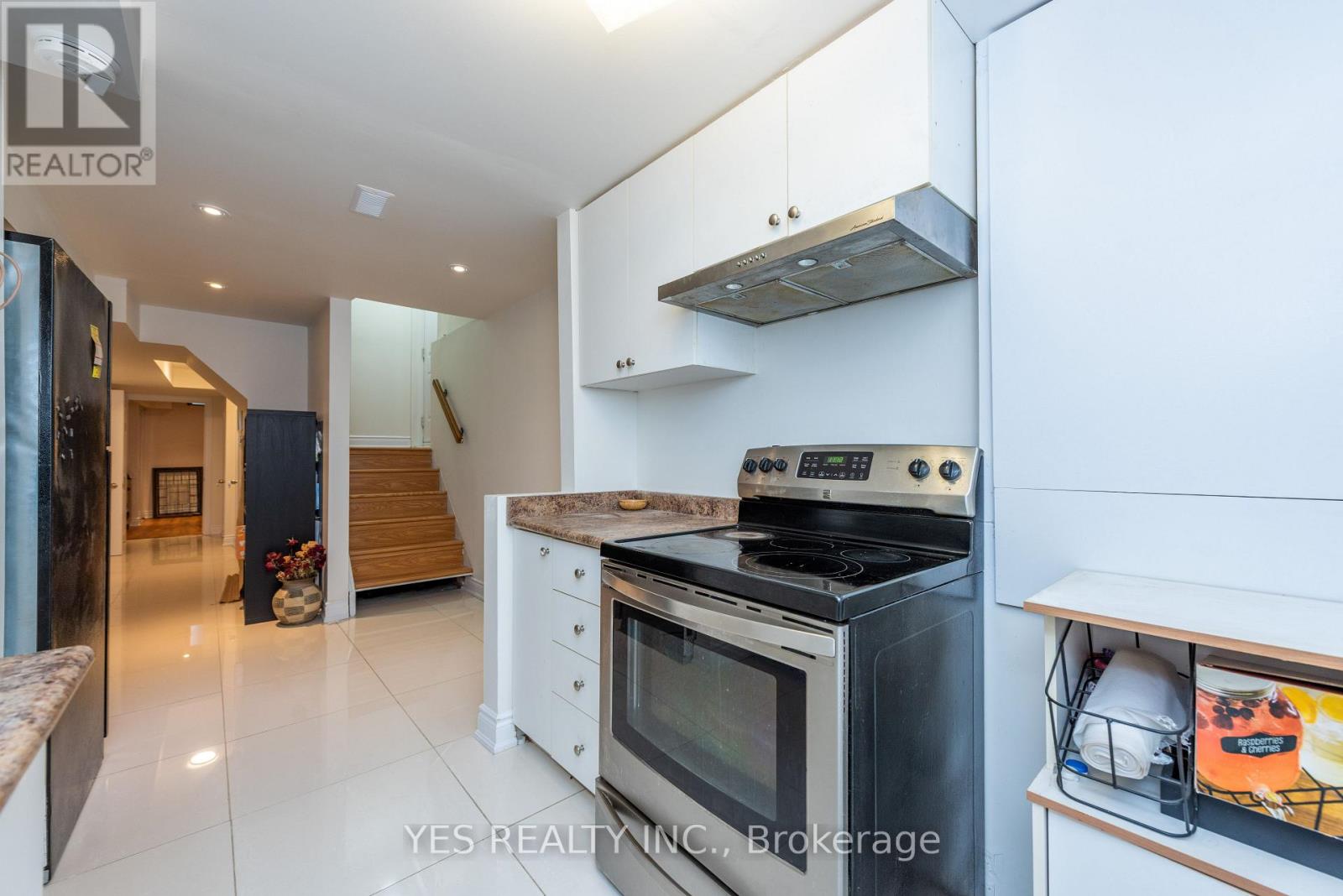 7 COLCHESTER AVENUE - Image 35