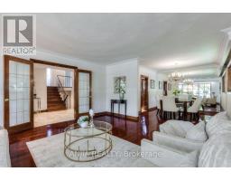 17 Ealing Drive, Toronto, ON M2L2R4 Photo 10