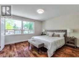 17 Ealing Drive, Toronto, ON M2L2R4 Photo 18