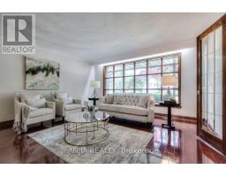 Living room - 17 Ealing Drive, Toronto, ON M2L2R4 Photo 8