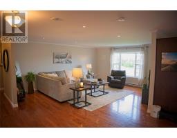 17 Hann Crescent thumbnail 15