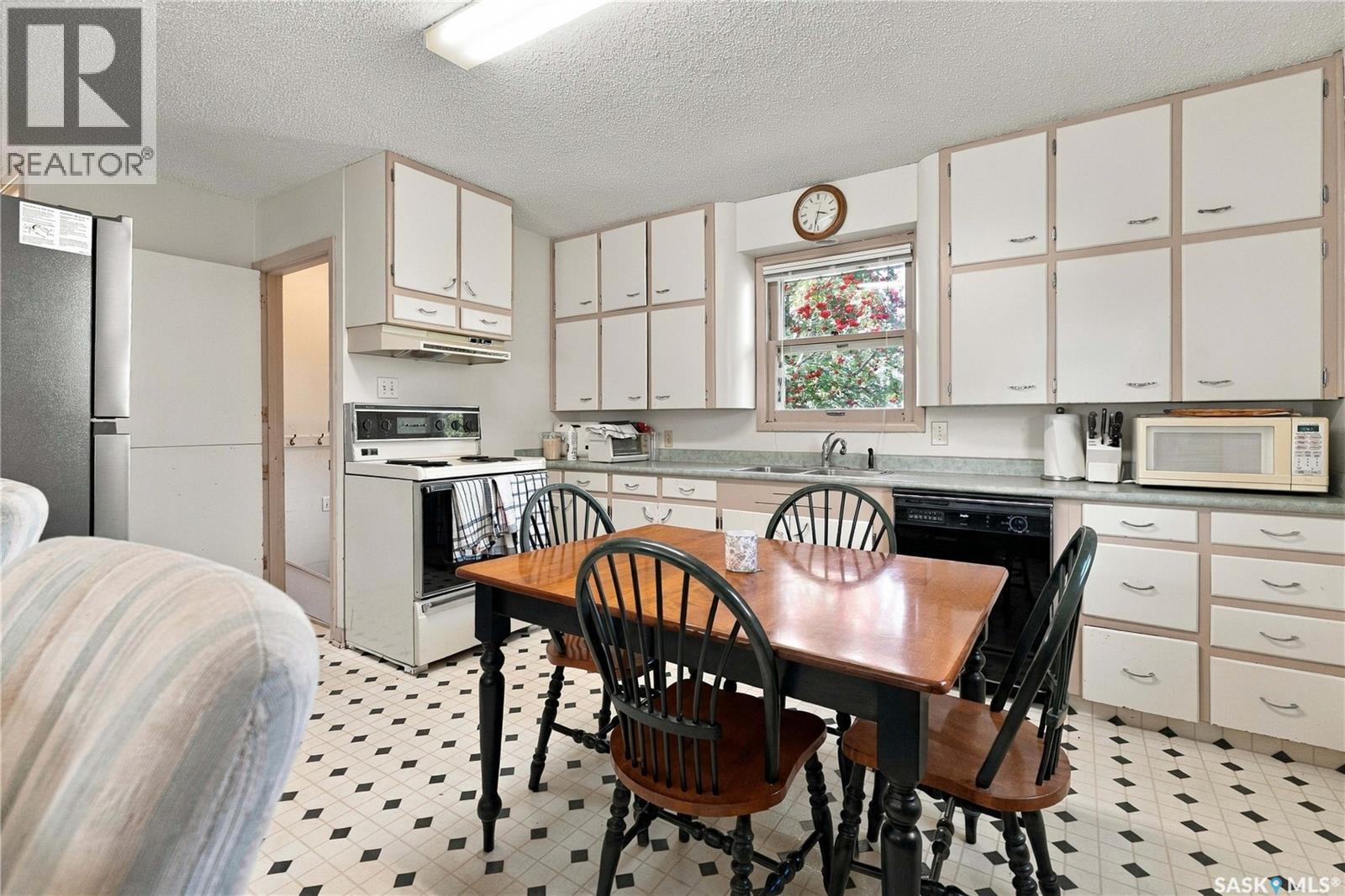 114 Colborne AVENUE, Viscount — photo 8