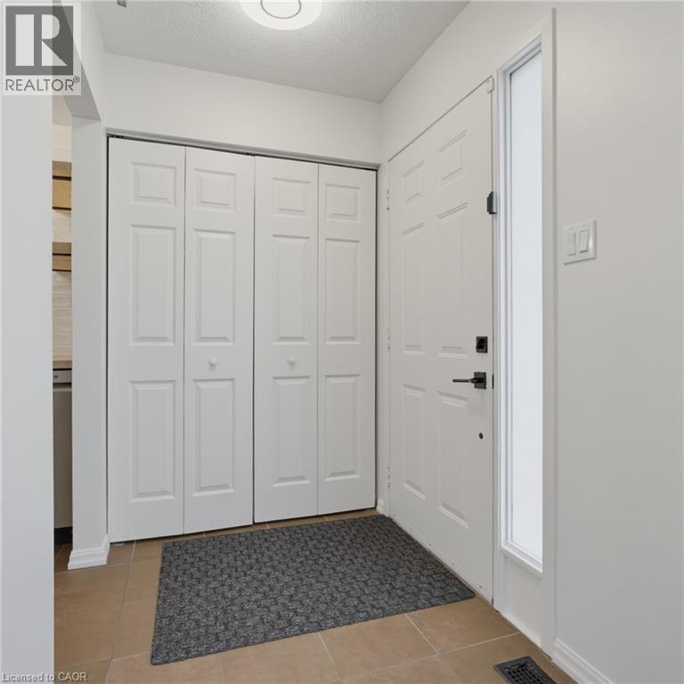 3 Bed, 2 Bath House for Rent in London – 132 SUNDRIDGE Crescent, London - Image 6