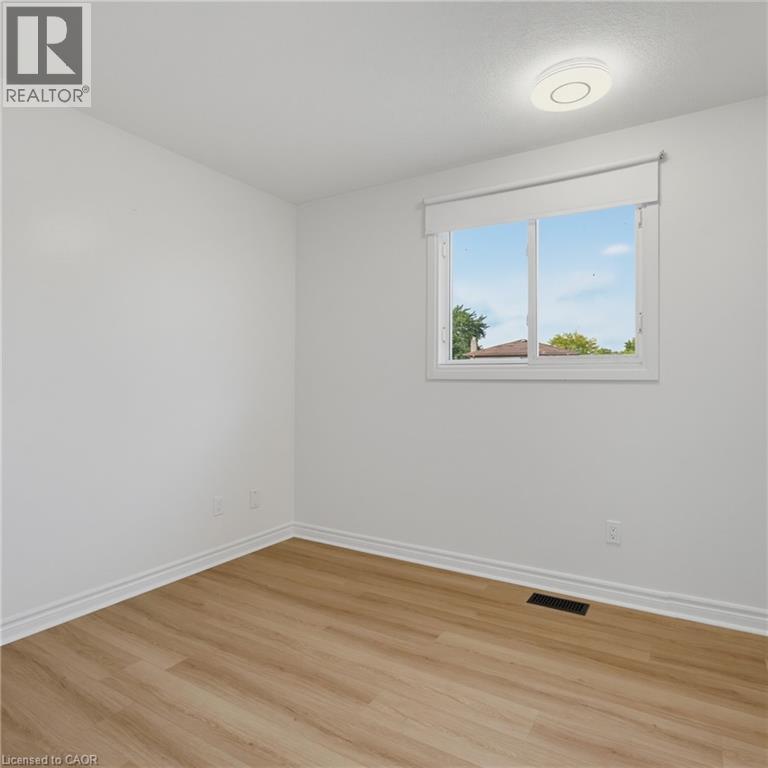 3 Bed, 2 Bath House for Rent in London – 132 SUNDRIDGE Crescent, London - Image 21