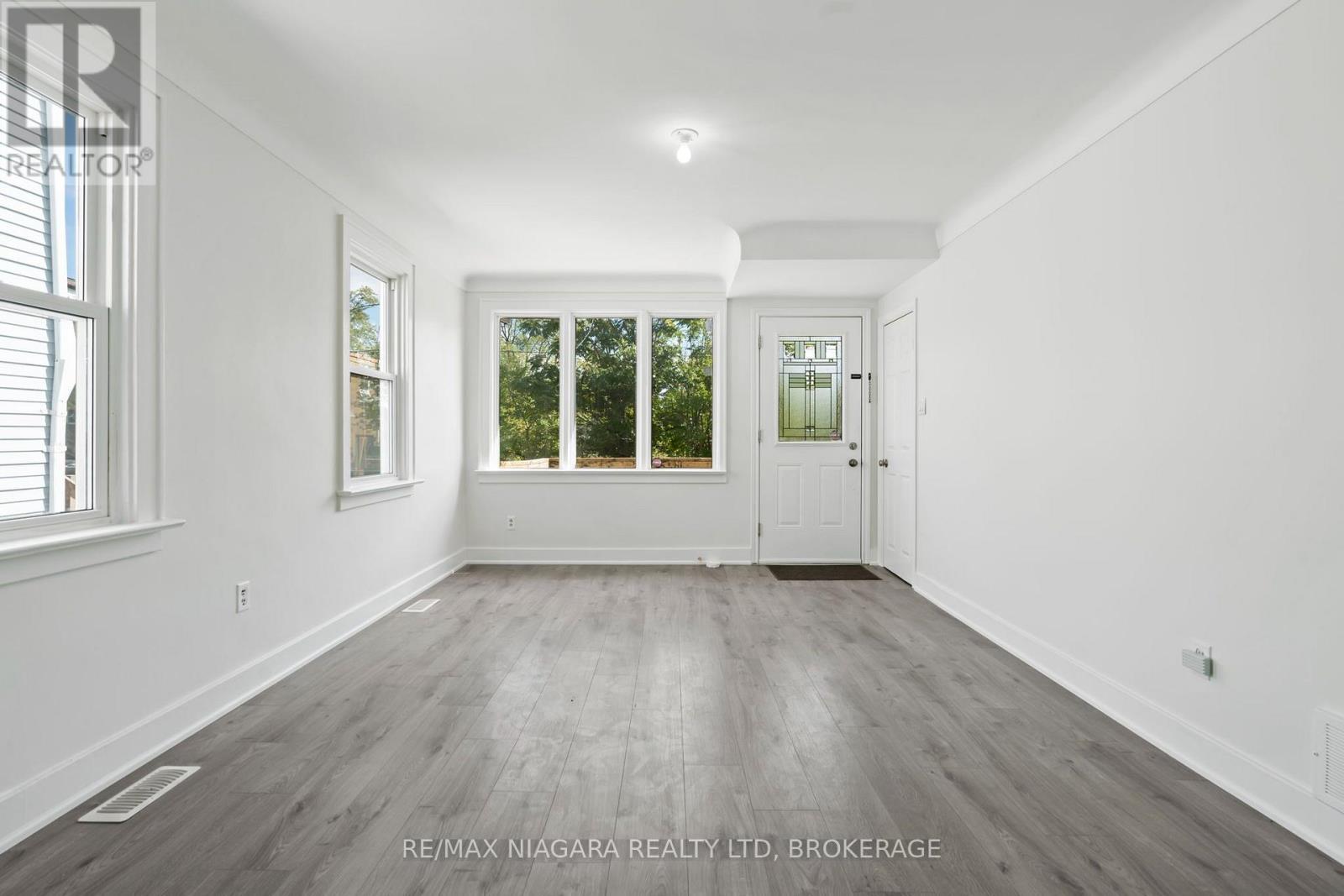 (MAIN LEVEL) - 9 PRINCE STREET, St. Catharines (E. Chester) — photo 2