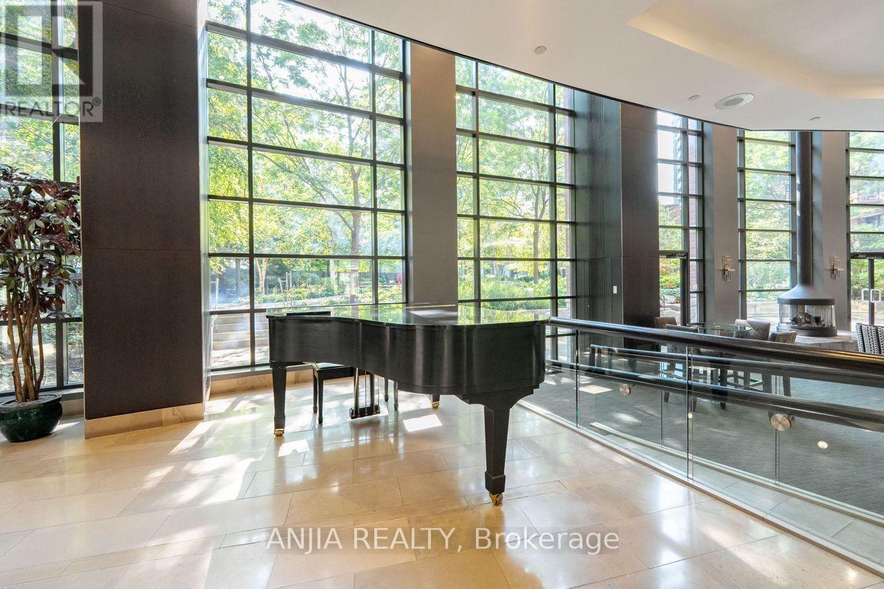 2010 - 33 SHEPPARD AVENUE E, Toronto (Willowdale East) — photo 5