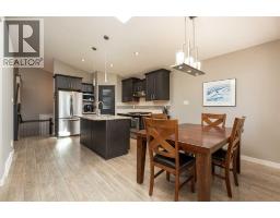 2pc Bathroom - 634 Canyonview Landing W, Lethbridge, AB T1K5R9 Photo 10