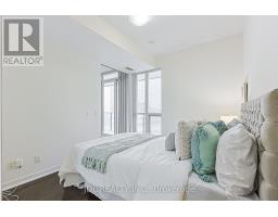 1105 - 770 Bay Street, Toronto, ON M5G0A6 Photo 24