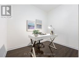 1105 - 770 Bay Street, Toronto, ON M5G0A6 Photo 28