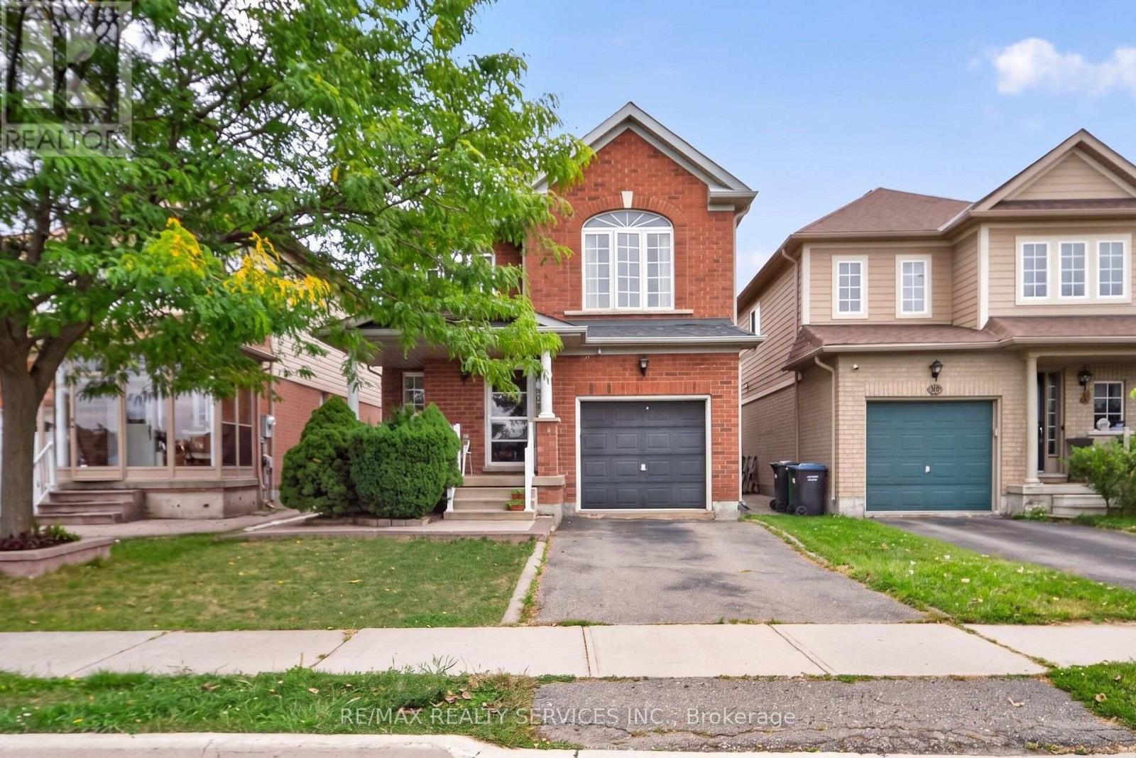 26 PEACHLEAF CRESCENT S, Brampton (Fletcher's Meadow) — photo 2