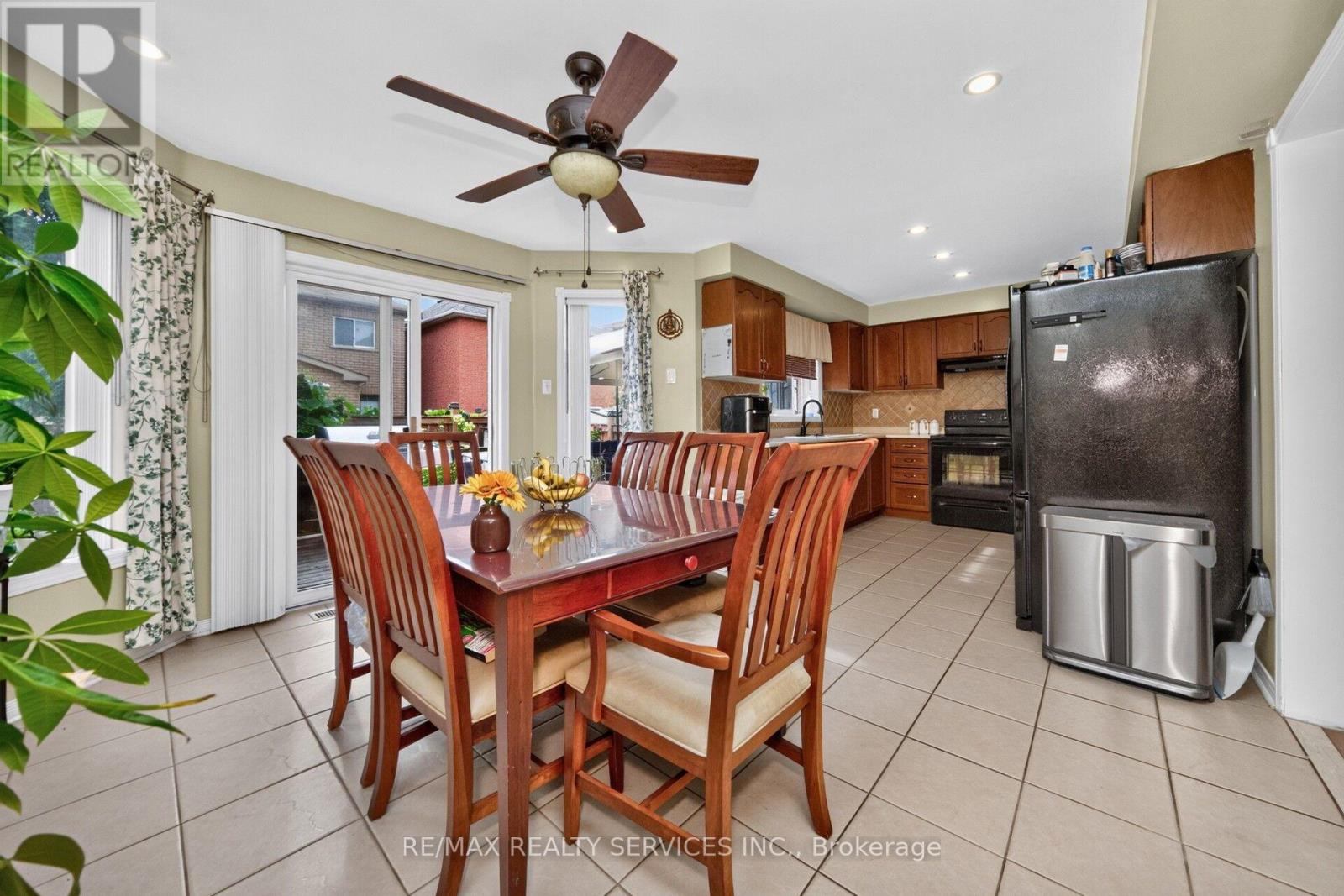 26 PEACHLEAF CRESCENT S, Brampton (Fletcher's Meadow) — photo 4