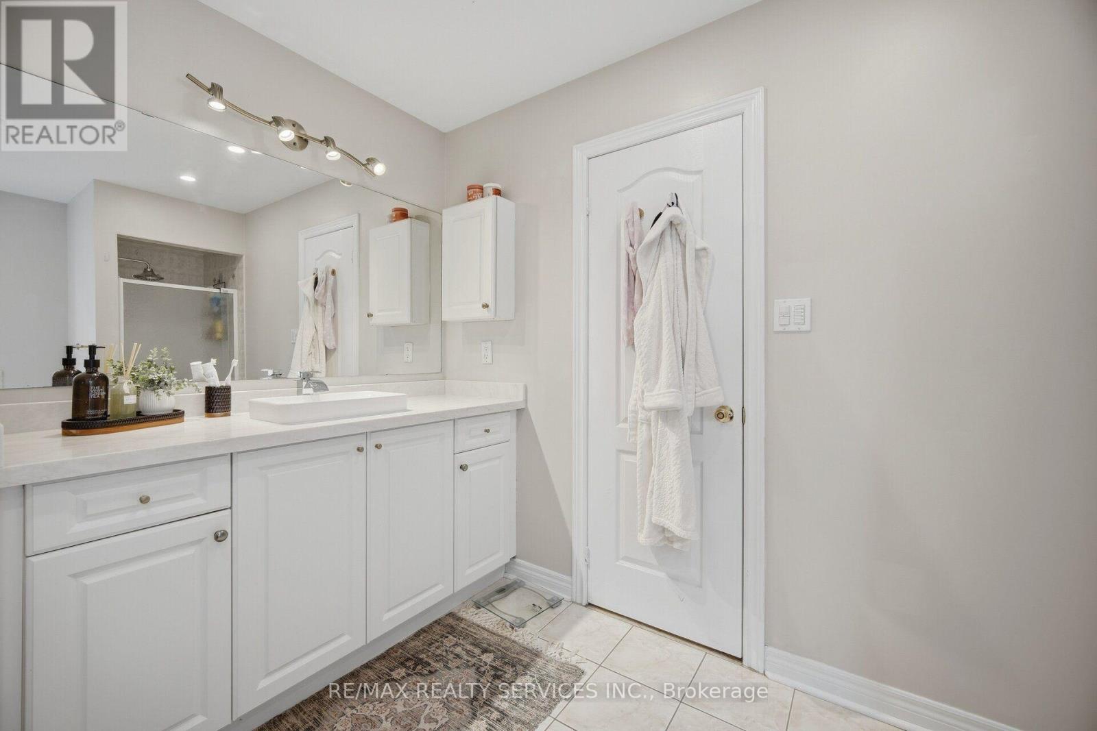 100 SOUTHLAKE BOULEVARD - Image 27