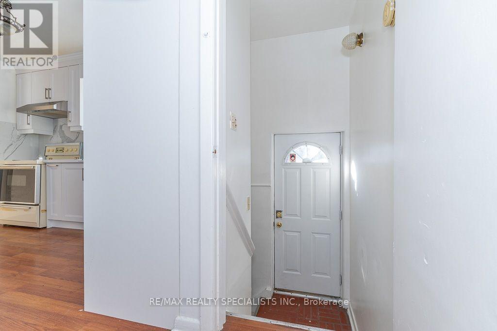 17 HUDDLESTON COURT - 23