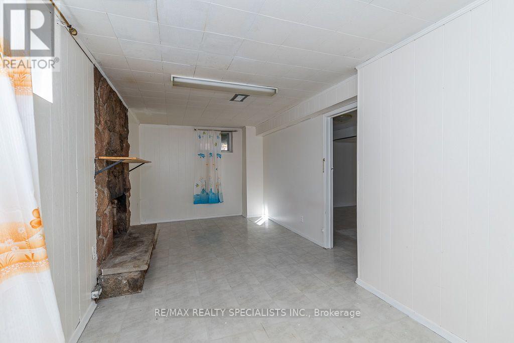17 HUDDLESTON COURT - 35
