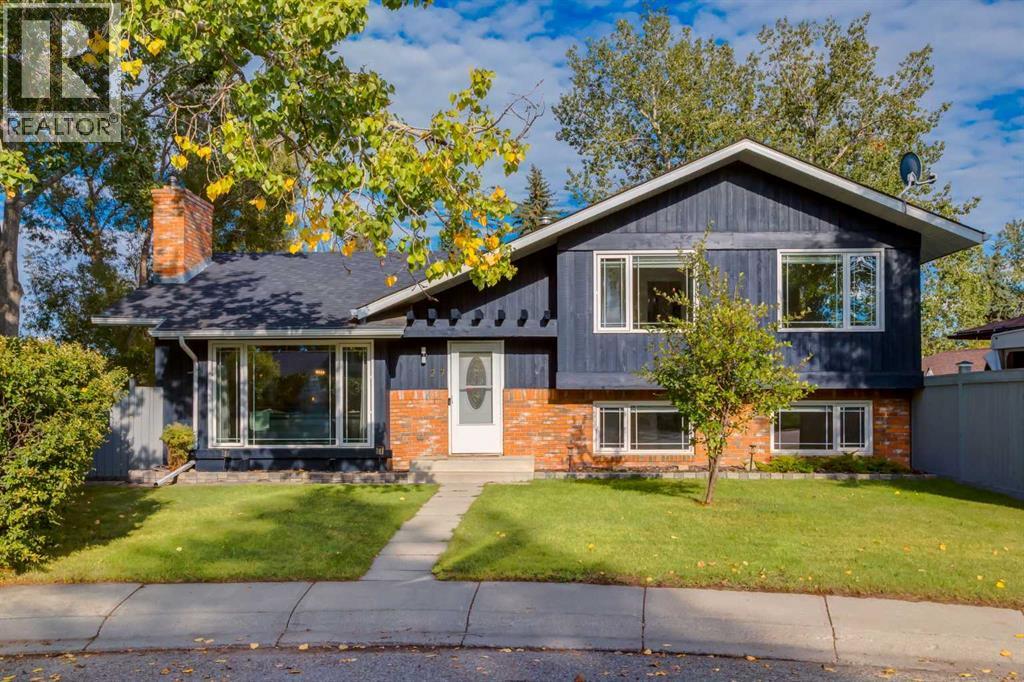 Property for sale at 27 Midlake Place SE