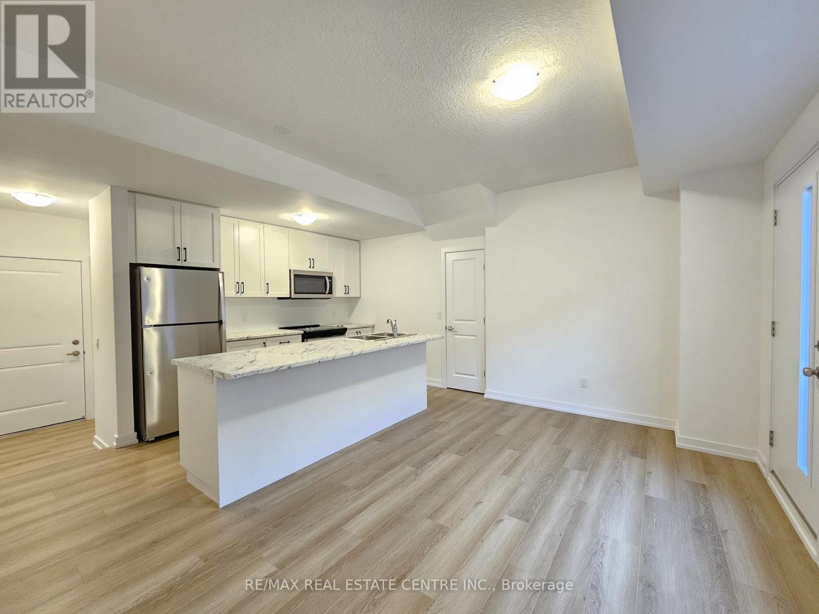 11 - 70 KENESKY DRIVE, Hamilton (Waterdown) — photo 2