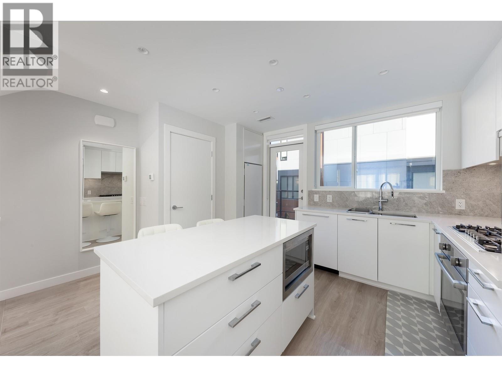 3 Bed, 25 Bath House for Rent in Vancouver – TH27 2728 ACADIA ROAD ROAD, Vancouver – MLS# R3167496 - Image 2