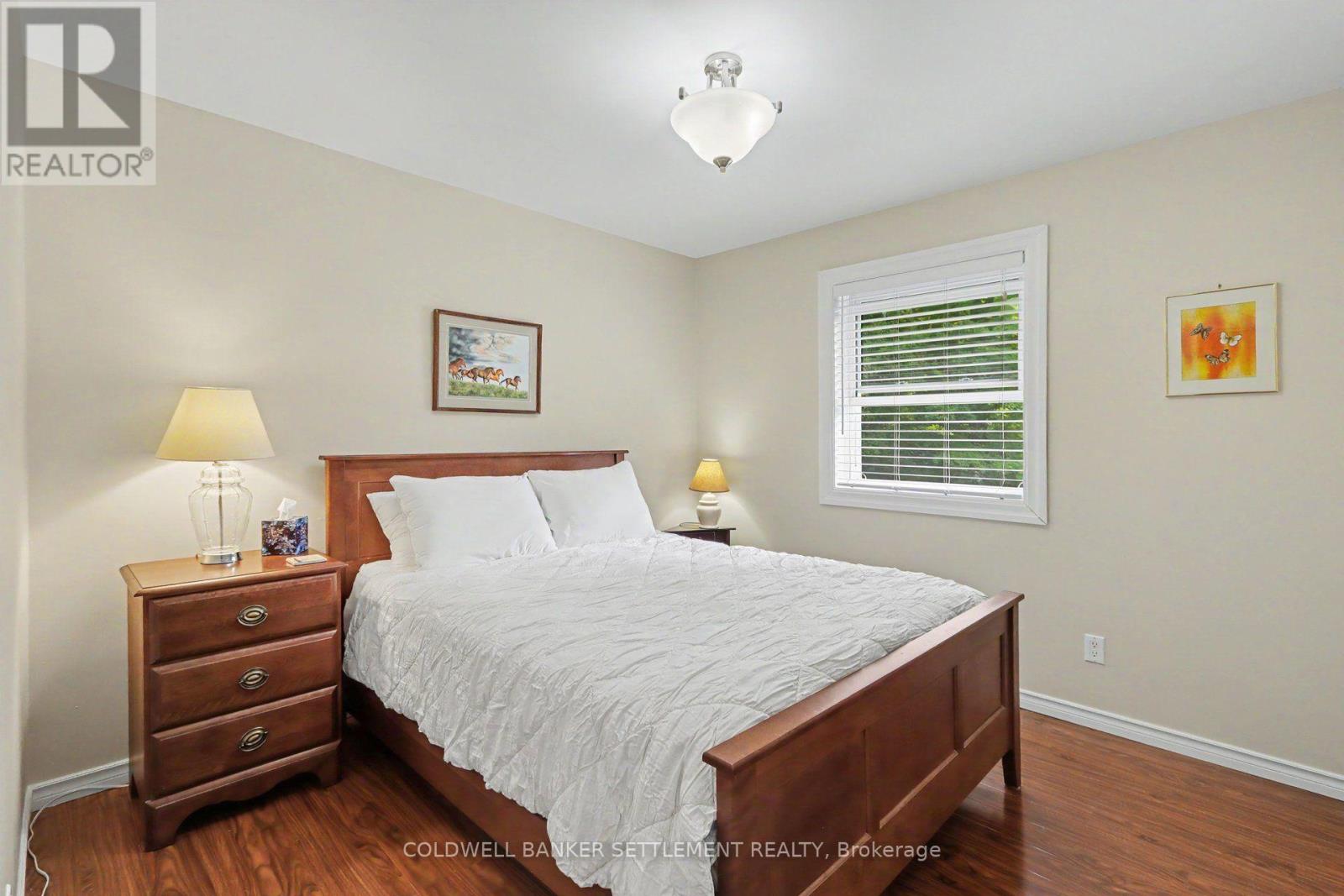 142 TRILLIUM DRIVE - 20