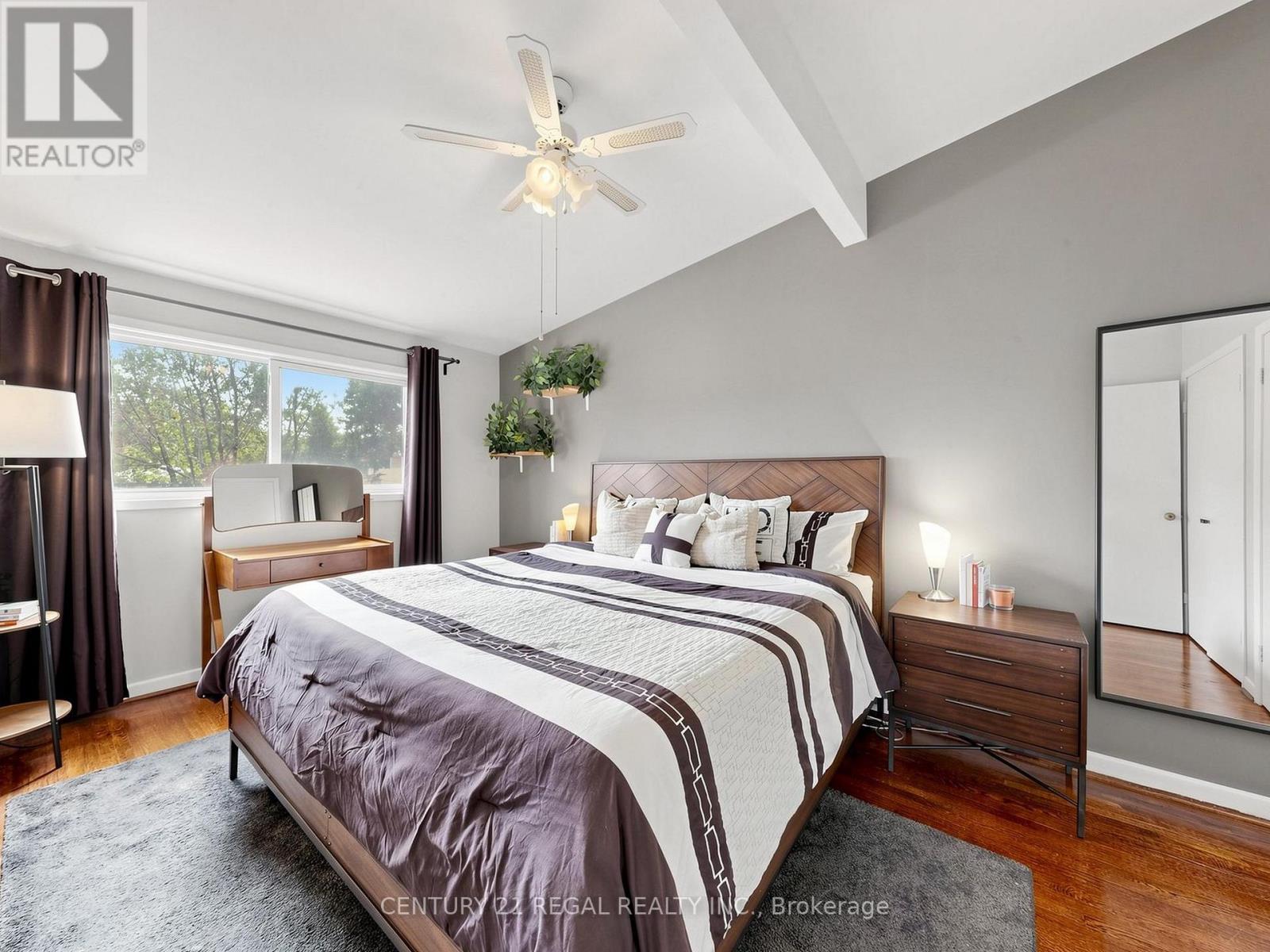 77 BILLINGTON CRESCENT - 21