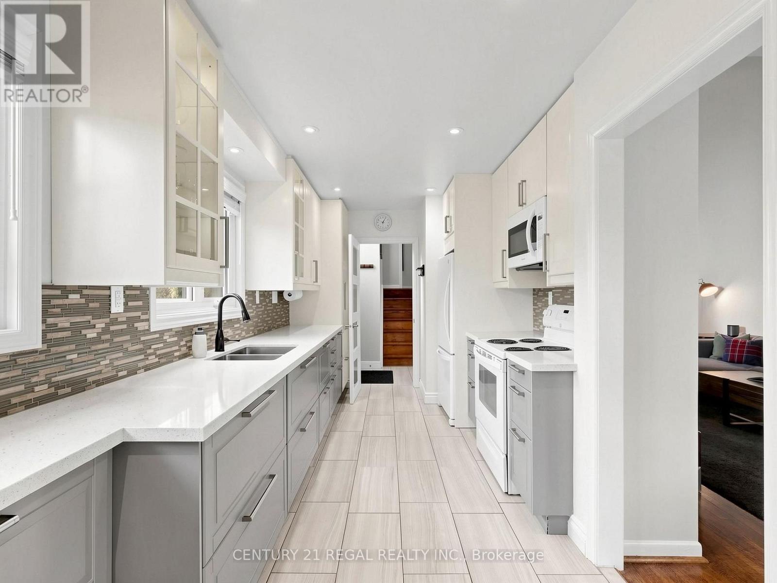 77 BILLINGTON CRESCENT - 8