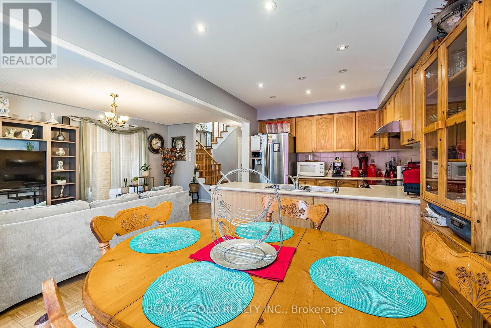 6 MISTDALE CRESCENT - 12