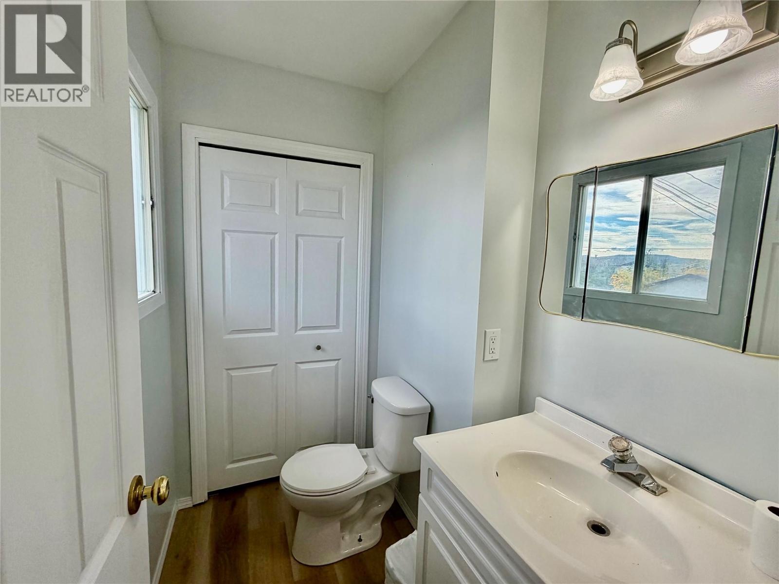 1021 92 Avenue - 8