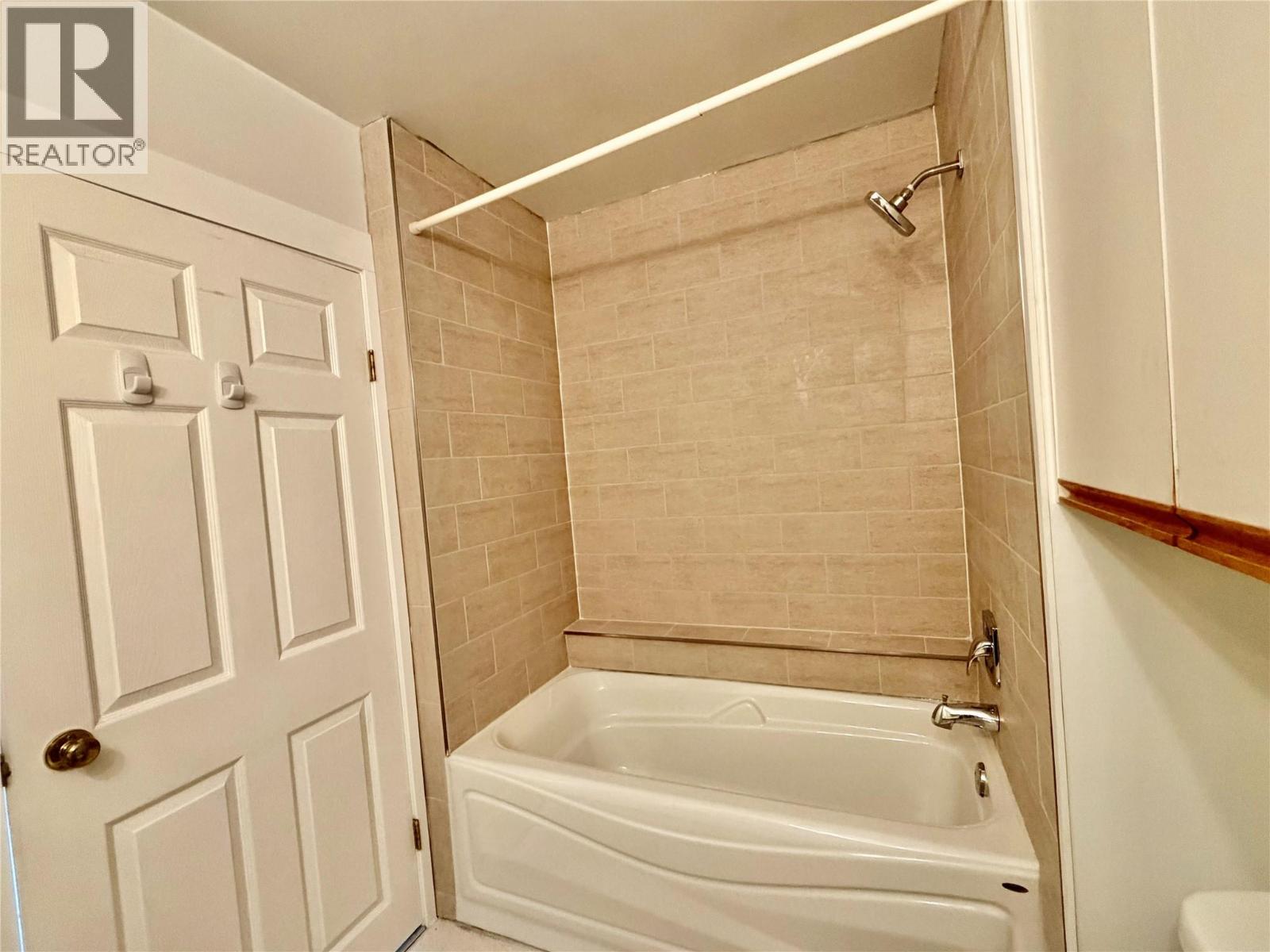 1021 92 Avenue - 12