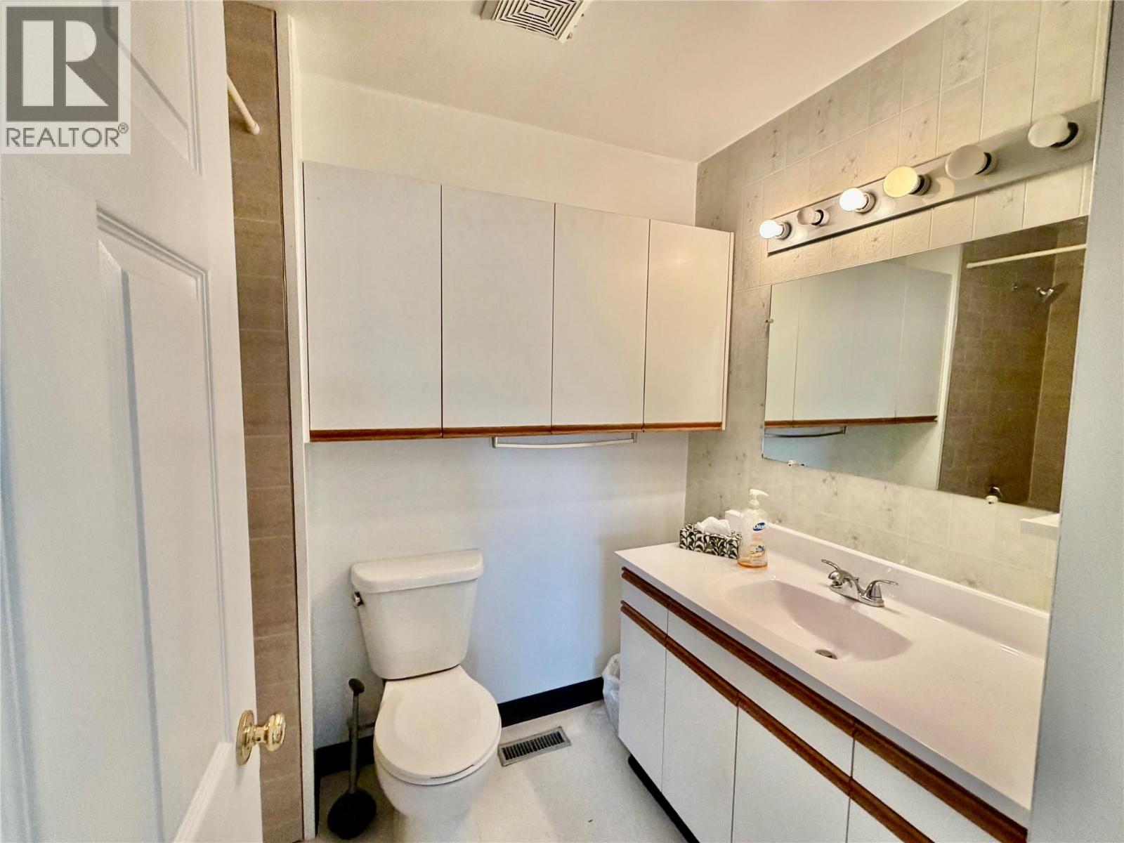1021 92 Avenue - 11