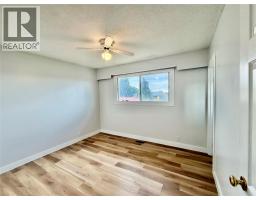 2pc Bathroom - 1021 92 Avenue, Dawson Creek, BC V1G1C2 Photo 7