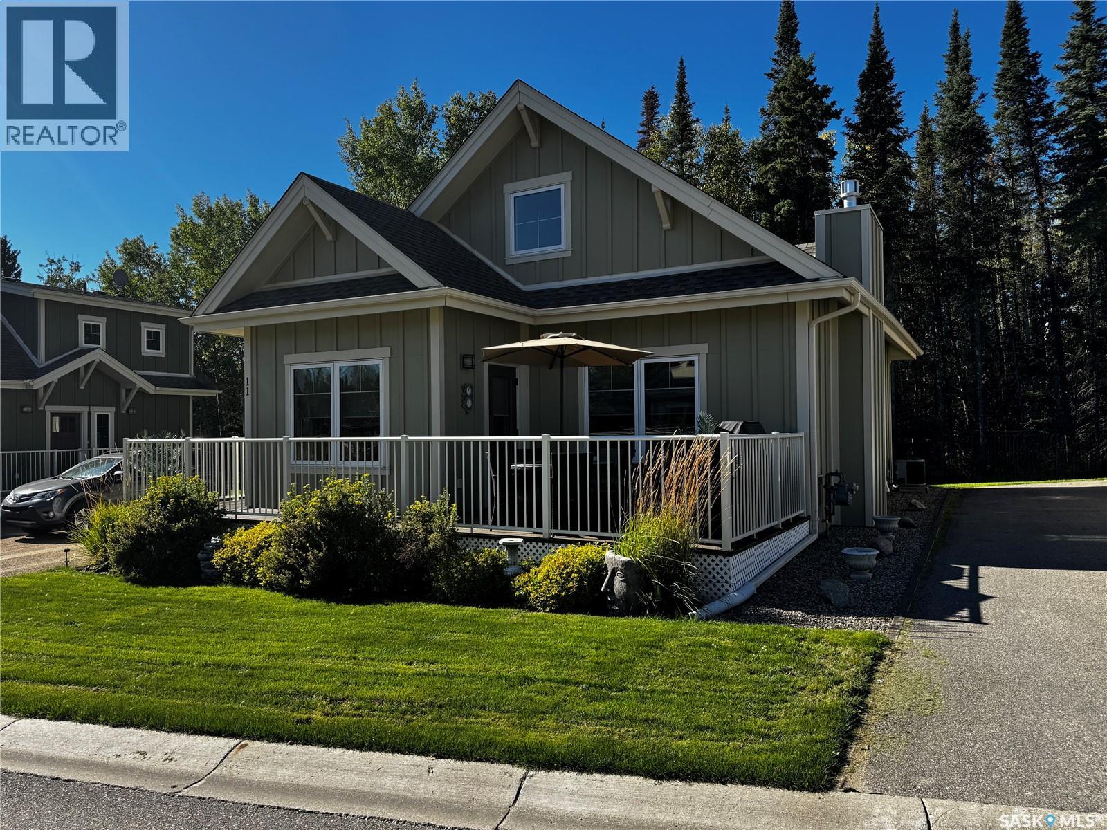 11 Cottage CRESCENT, Elk Ridge