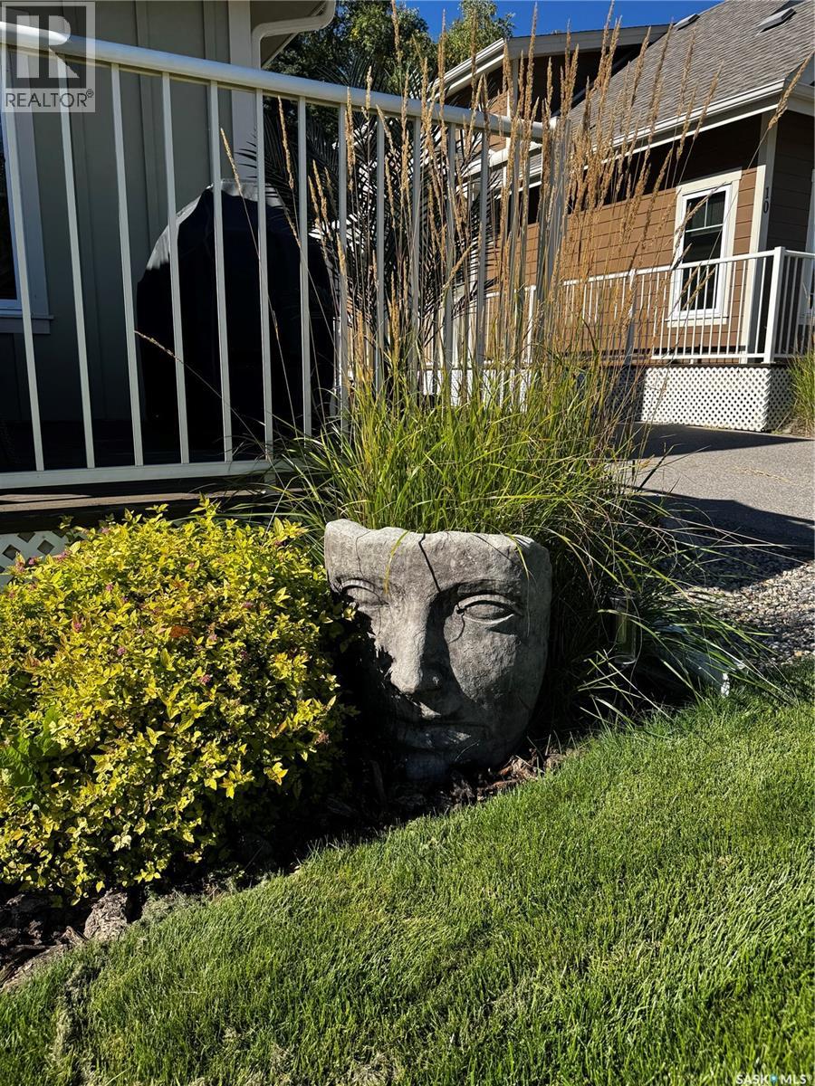 11 Cottage CRESCENT, Elk Ridge — photo 32