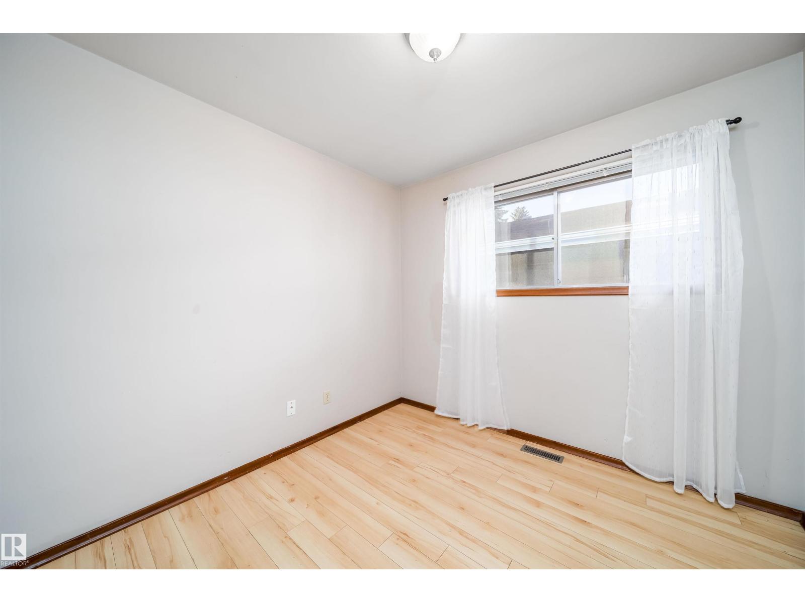 12825 102 ST NW - 24