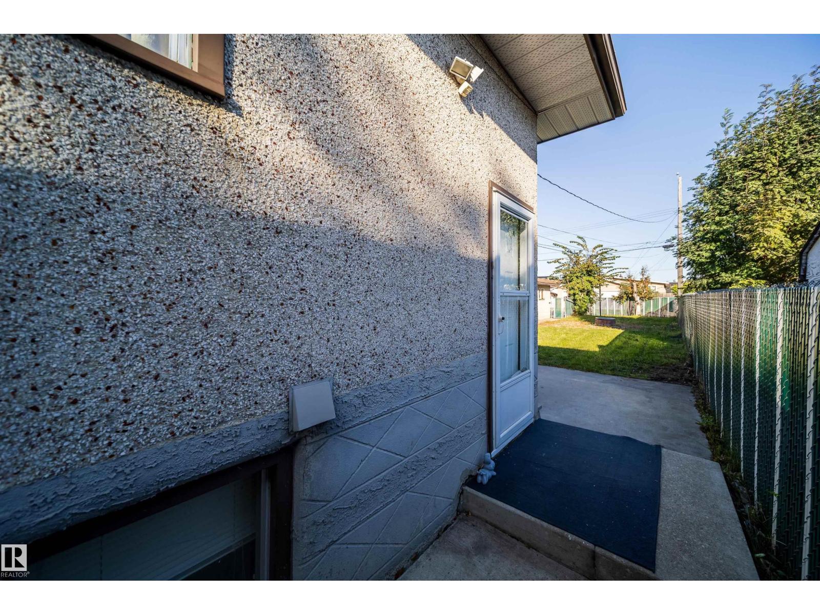 12825 102 ST NW - 4