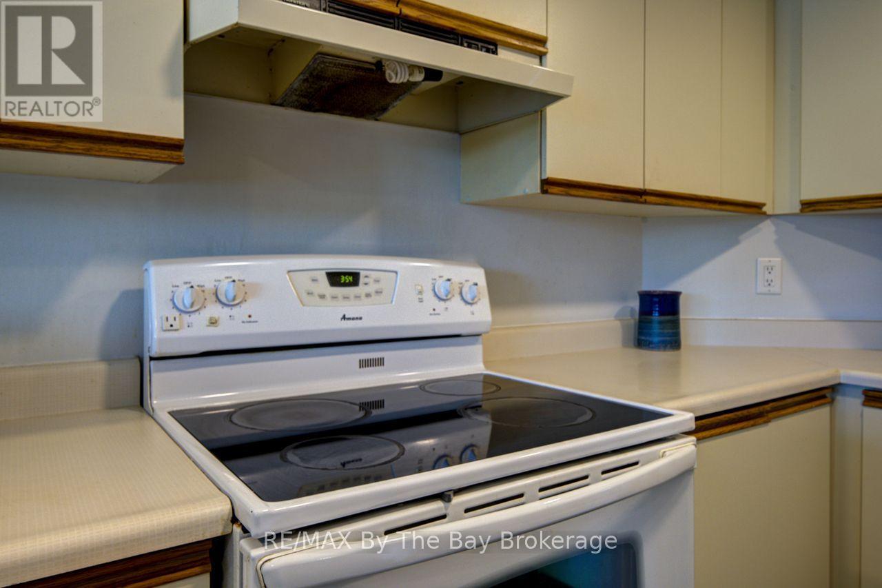 502 - 24 RAMBLINGS WAY, Collingwood — photo 11