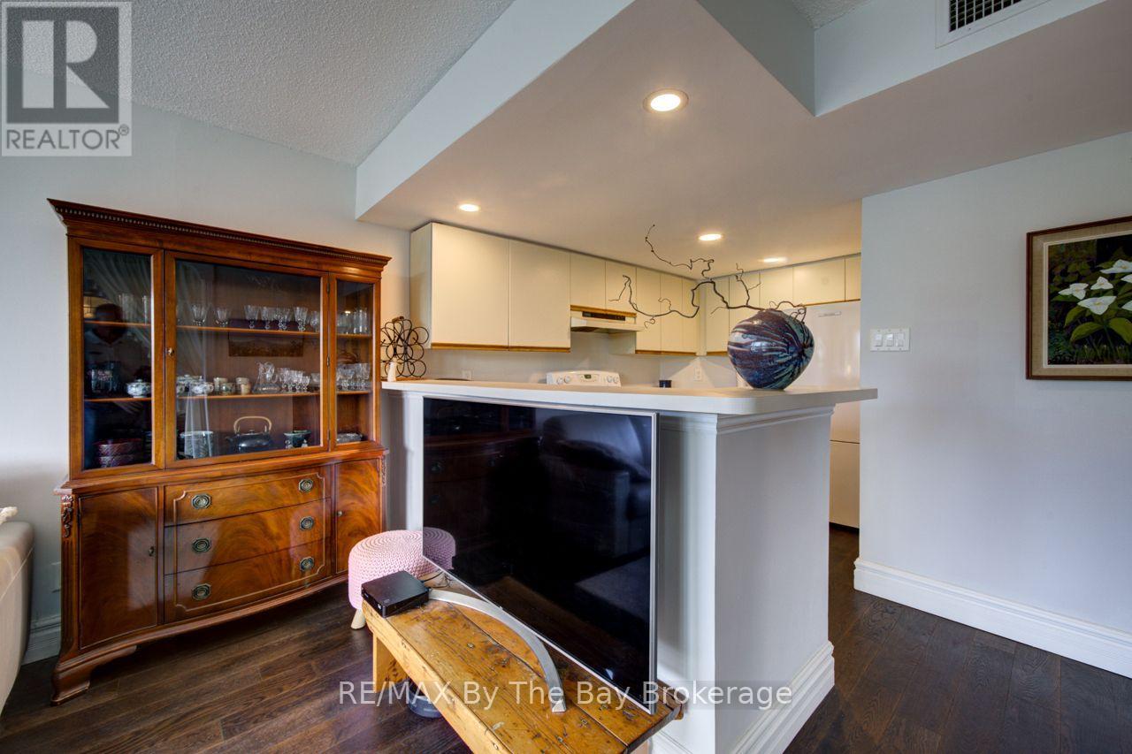 502 - 24 RAMBLINGS WAY, Collingwood — photo 8