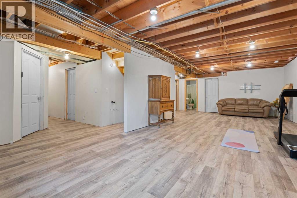 208012 370 Avenue W - Image 34