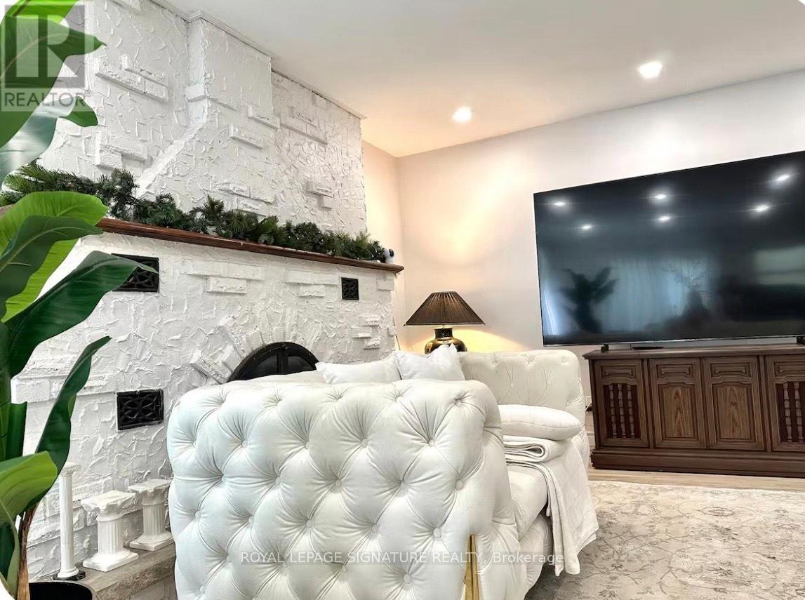 1119 REBECCA STREET, Oakville (WO West) — photo 4