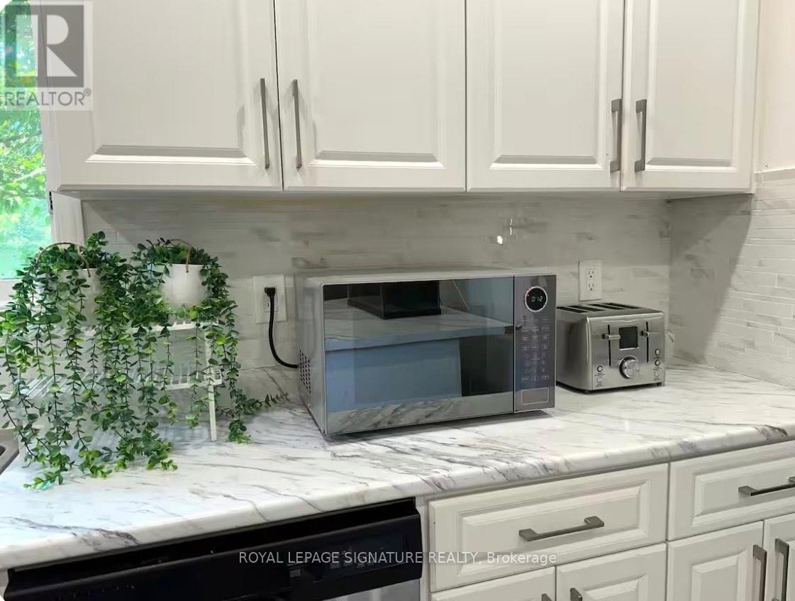 1119 REBECCA STREET, Oakville (WO West) — photo 5