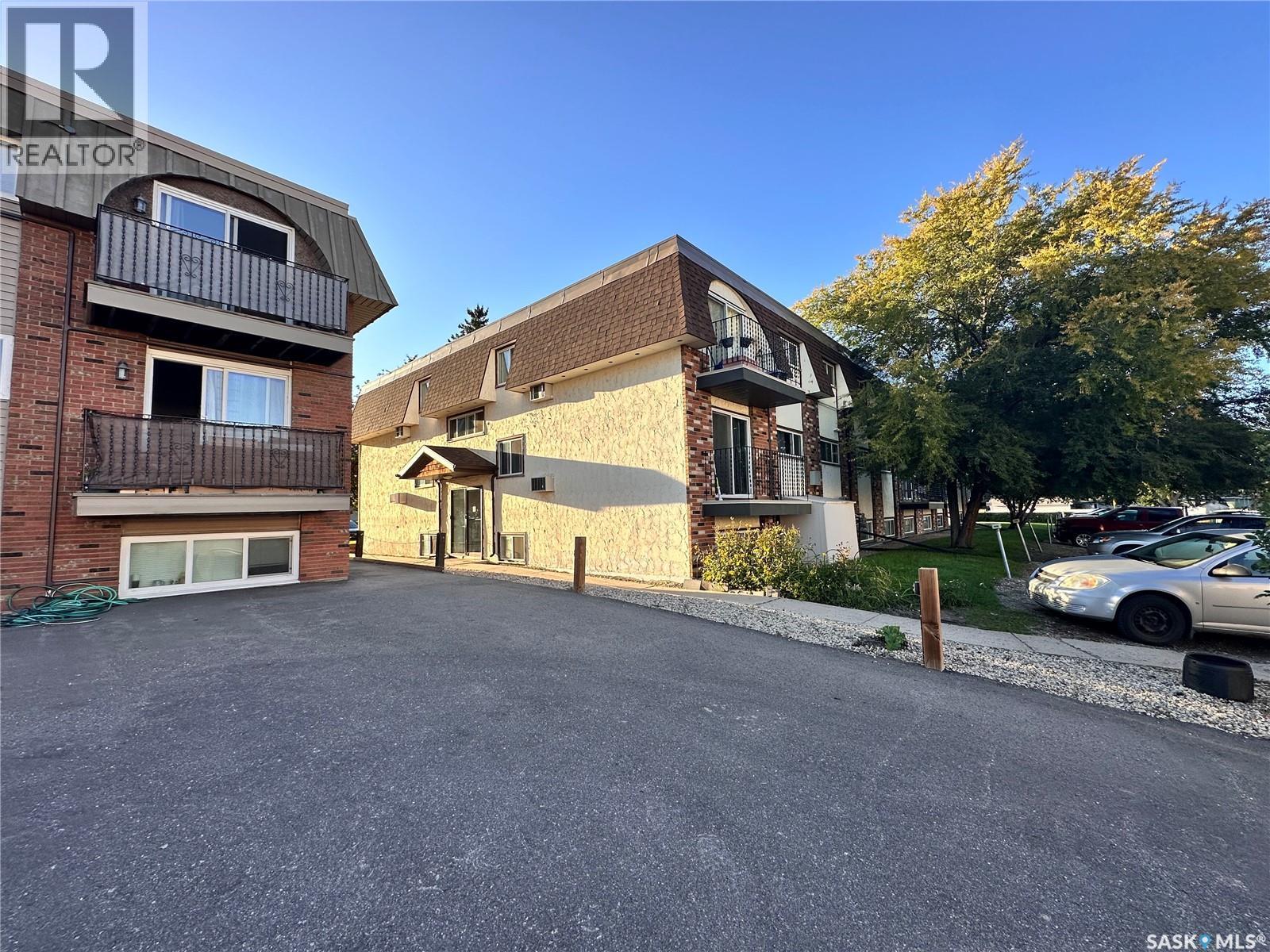 #2 3825 Luther PLACE - 2