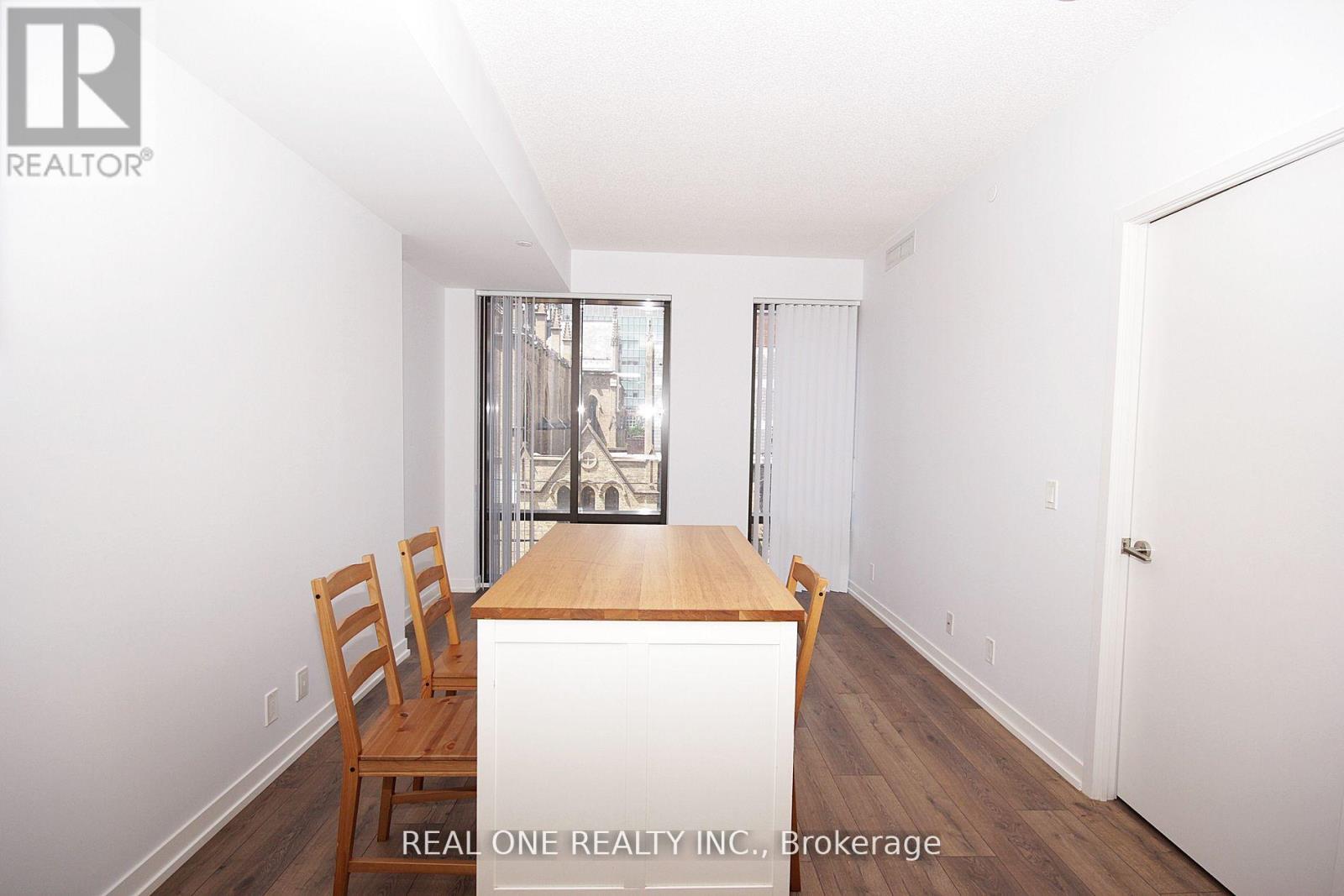 #216 60 SHUTER STREET - 8