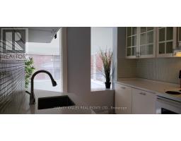 Upper - 4 Marchmount Road, Toronto, ON M6G2A9 Photo 10