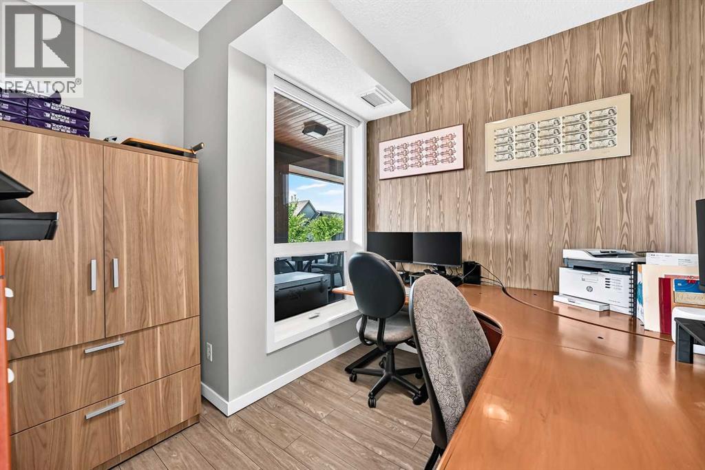201, 122 Mahogany Centre SE - photo 26