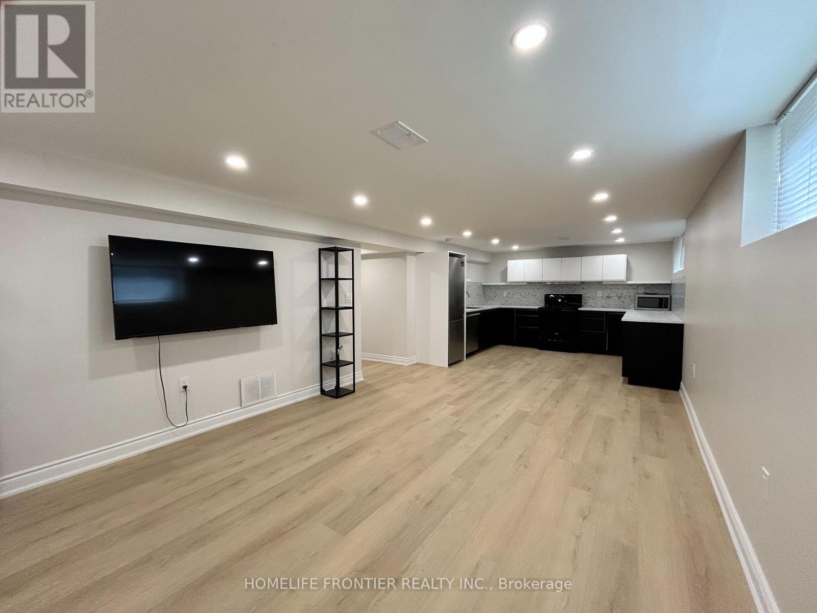 BASEMENT UNIT - 141 BRIGHTON AVENUE, Toronto (Bathurst Manor) — photo 9