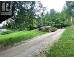 4912 Lochside Dr, Saanich, BC V8Y2E4 Photo 9
