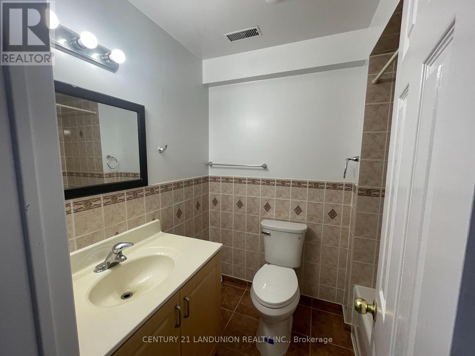 RESIDENCE PRIMARY UNIT/B - 20215 WOODBINE AVENUE, East Gwillimbury — photo 8